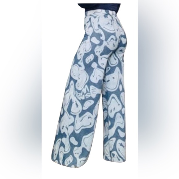 Smiley World Graphic Wide-Leg Jeans - Picture 8 of 8